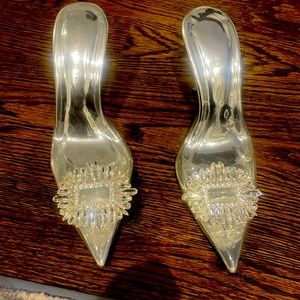 Good American Cinderf@knrella heels.